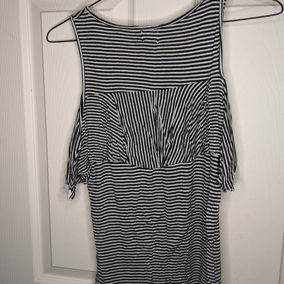 Ransom Girl Stripped Cold shoulder Top - Picture 2 of 3